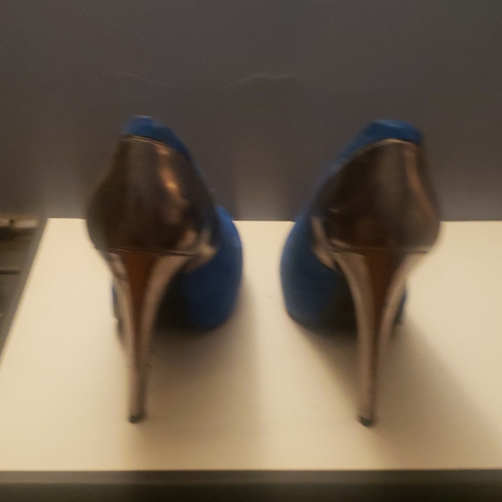 BCBG heels - Picture 3 of 3